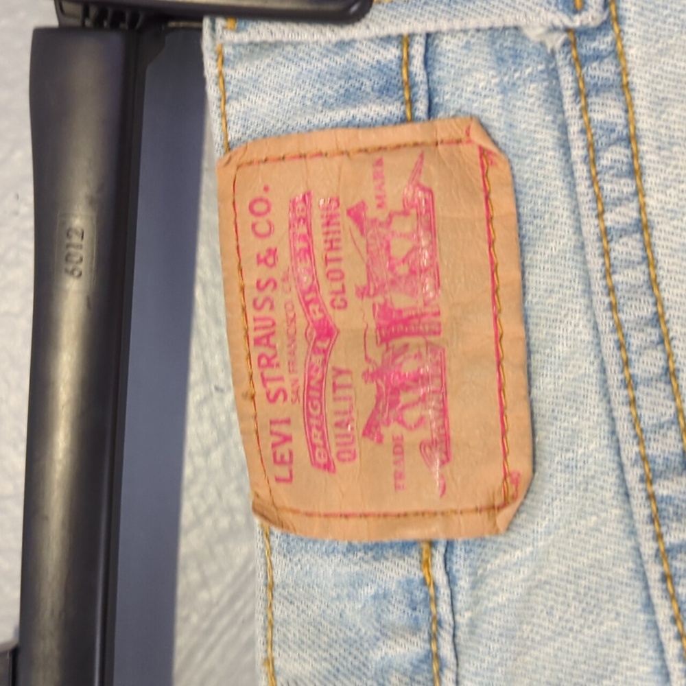 Levi's Light Wash Button Fly Straight Leg Blue Denim with Tan Label 5M Juniors - Picture 2 of 15